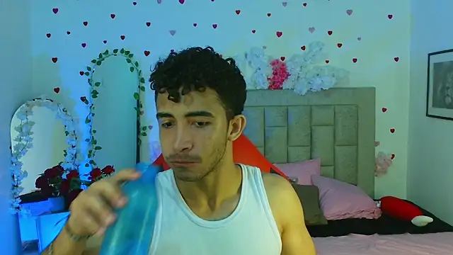 Snapshot of Caius_fox chatting on 13, 4, 2026 Caius fox online show from 13, 4, 2026