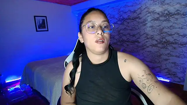 Snapshot of Camila_IRoose chatting on 22, 4, 2026 Camila IRoose online show from 22, 4, 2026