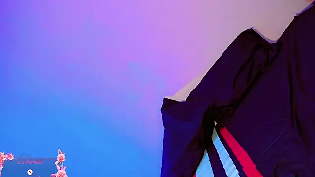 Snapshot of zoe_rous2 chatting on 7, 4, 2026 zoe rous2 online show from 7, 4, 2026