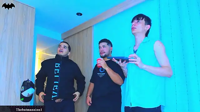 Snapshot of TheBatMansion chatting on 27, 2, 2026 TheBatMansion online show from 27, 2, 2026