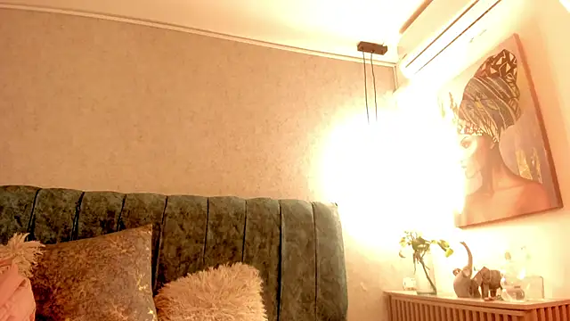 Aleera Walton online show from 2, 4, 2026