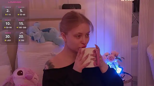 MollyHilton online show from 3, 2, 2026