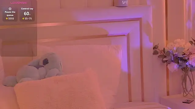 MollyHilton online show from 18, 2, 2026