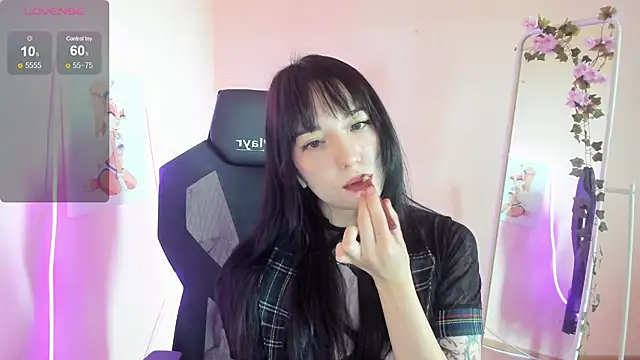 Snapshot of AliceeinWonderlanddd chatting on 12, 7, 2026 AliceeinWonderlanddd online show from 12, 7, 2026
