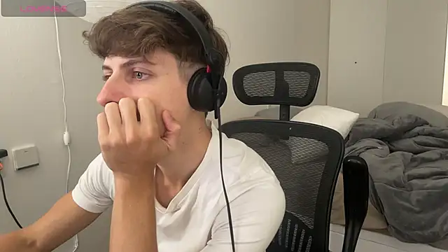 vitoraugustoxxx online show from 9, 2, 2026