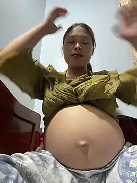 Snapshot of Emxinhka1 chatting on 5, 4, 2026 Emxinhka1 online show from 5, 4, 2026