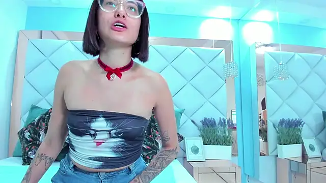 crystalstonee online show from 16, 3, 2026