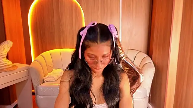 Snapshot of Alina_b_ chatting on 17, 7, 2026 Alina b online show from 17, 7, 2026