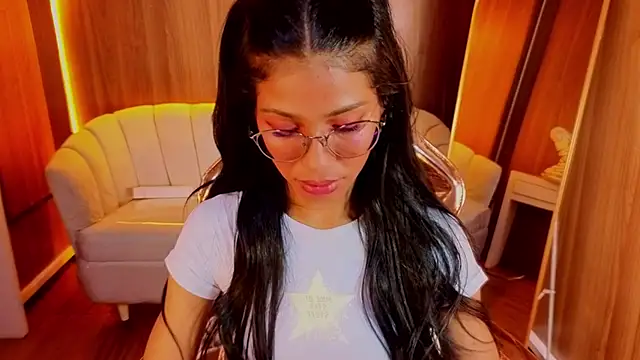 Snapshot of Alina_b_ chatting on 22, 7, 2026 Alina b online show from 22, 7, 2026