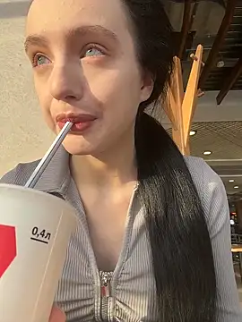 Snapshot of MiaTee chatting on 6, 2, 2026 MiaTee online show from 6, 2, 2026