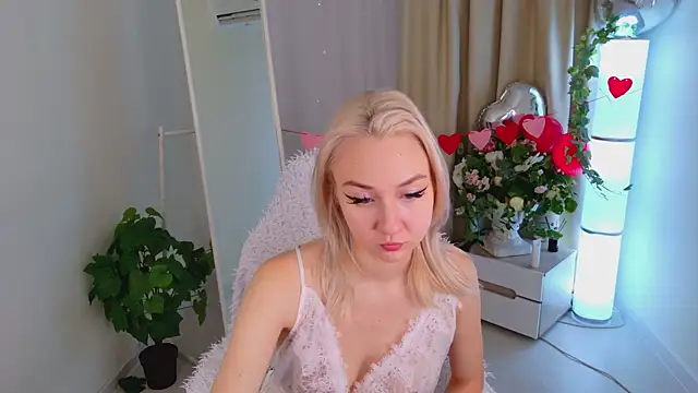 Snapshot of Audrey_Kiss chatting on 8, 2, 2026 Audrey Kiss online show from 8, 2, 2026