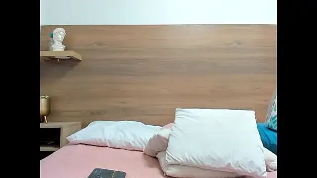 Snapshot of luz-miiaa chatting on 13, 2, 2026 luz-miiaa online show from 13, 2, 2026