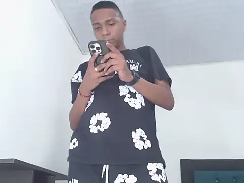 Snapshot of hotboyluxe chatting on 26, 4, 2026 hotboyluxe online show from 26, 4, 2026