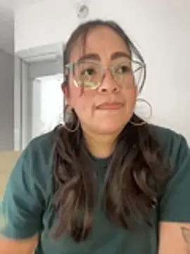 Snapshot of alisbloom chatting on 9, 2, 2026 alisbloom online show from 9, 2, 2026