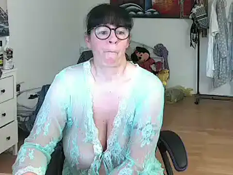 Sylly online show from 6, 3, 2025