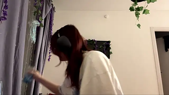 Snapshot of LunaMacky chatting on 9, 2, 2026 LunaMacky online show from 9, 2, 2026