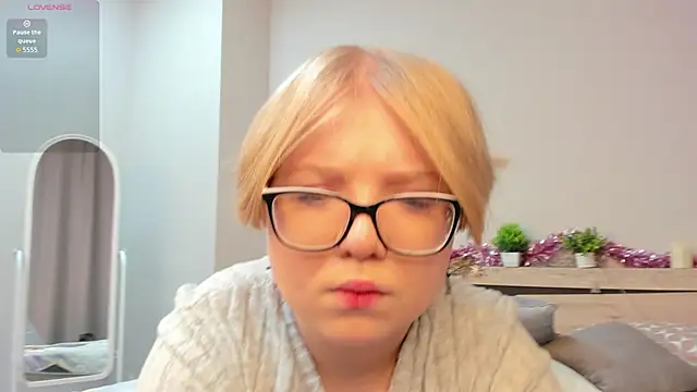 Lauraaa Smith online show from 24, 2, 2026