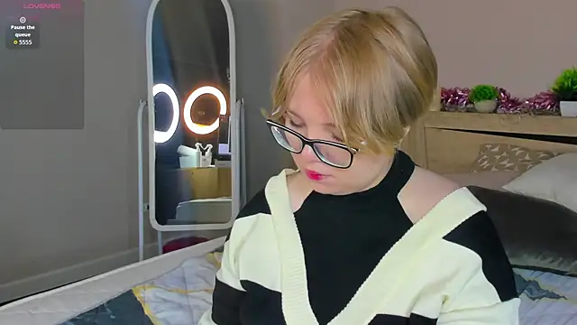 Lauraaa Smith online show from 2, 3, 2026