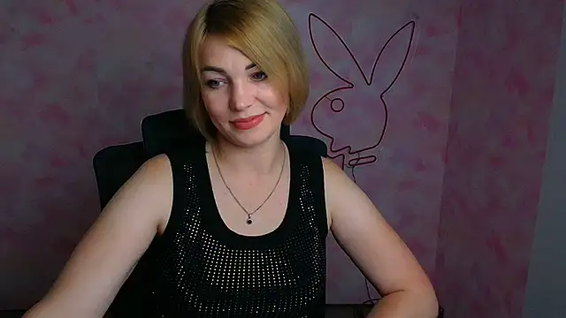 Snapshot of CuttieEmma chatting on 6, 7, 2026 CuttieEmma online show from 6, 7, 2026