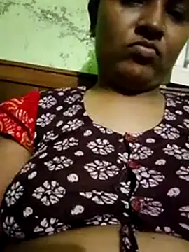 Snapshot of Romantic-Couple999 chatting on 21, 5, 2026 Romantic-Couple999 online show from 21, 5, 2026