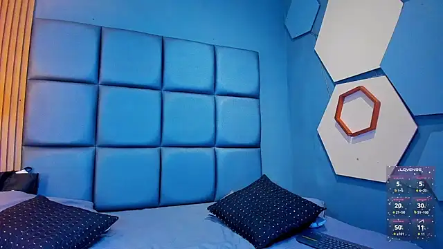 CORAL FOX online show from 2, 4, 2026