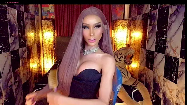 SeductiveSamanthaTS online show from 18, 5, 2026