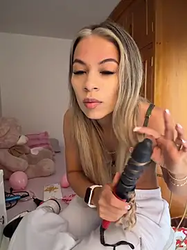 Snapshot of Mia_Rosee1 chatting on 7, 6, 2026 Mia Rosee1 online show from 7, 6, 2026