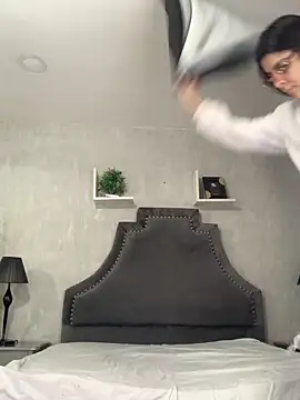 KarelyMitchel online show from 13, 4, 2026