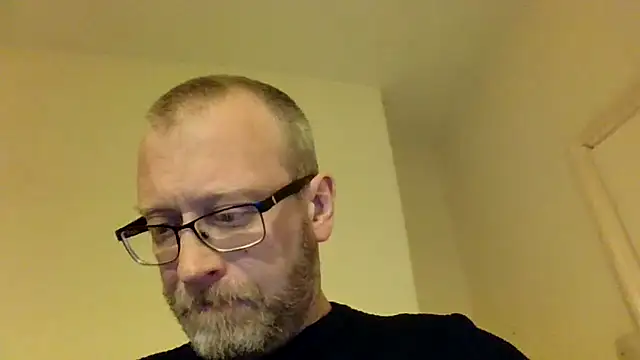 Snapshot of UnshodSixties chatting on 25, 4, 2026 UnshodSixties online show from 25, 4, 2026