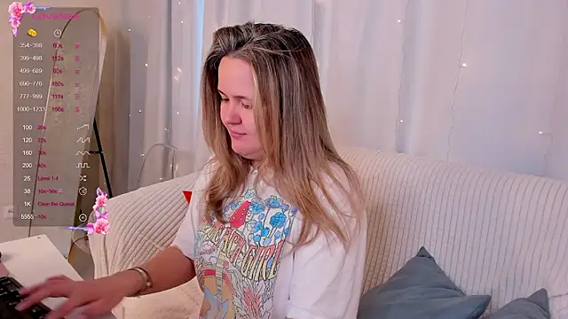 Snapshot of LilyBel chatting on 1, 3, 2026 LilyBel online show from 1, 3, 2026