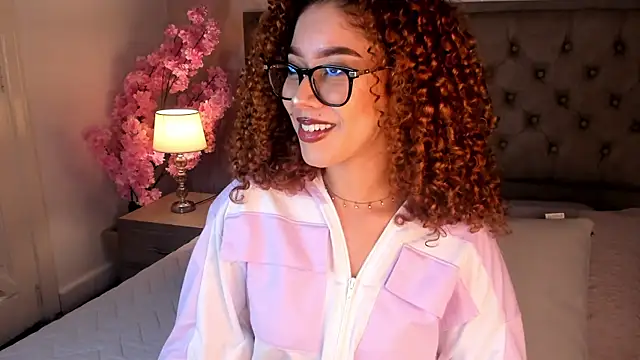 Snapshot of Sienna_brunette chatting on 8, 6, 2026 Sienna brunette online show from 8, 6, 2026