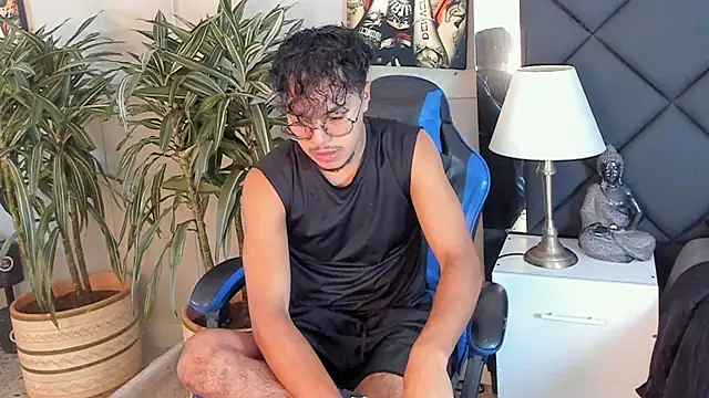 Snapshot of kai_storn chatting on 15, 4, 2026 kai storn online show from 15, 4, 2026