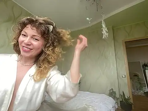 CarolineStar30 online show from 16, 4, 2026