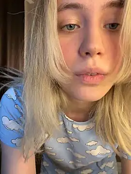 Snapshot of LovelyMiu chatting on 1, 2, 2026 LovelyMiu online show from 1, 2, 2026