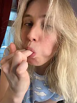 Snapshot of LovelyMiu chatting on 4, 2, 2026 LovelyMiu online show from 4, 2, 2026