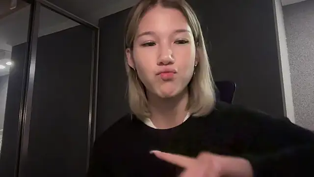 lilXdomiii online show from 10, 4, 2026