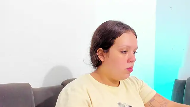 Emely pregnantt online show from 31, 1, 2026