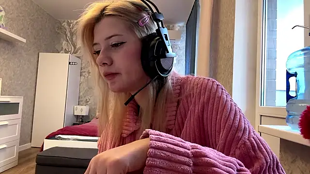 Snapshot of LadyFoxLove chatting on 8, 2, 2026 LadyFoxLove online show from 8, 2, 2026