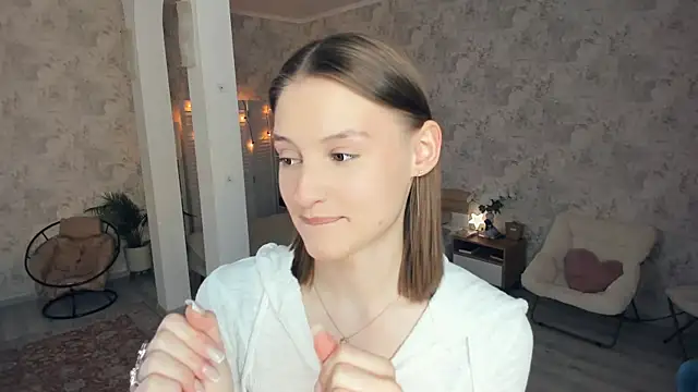 Snapshot of LianneBynon chatting on 13, 6, 2026 LianneBynon online show from 13, 6, 2026