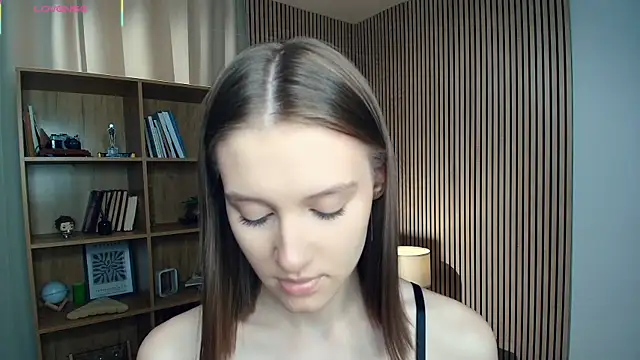 Snapshot of LianneBynon chatting on 13, 7, 2026 LianneBynon online show from 13, 7, 2026