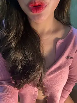 QuynhAnh 2k1 online show from 6, 2, 2026