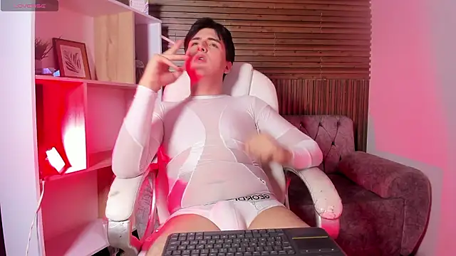 Snapshot of noahWolff_ chatting on 1, 2, 2026 noahWolff online show from 1, 2, 2026