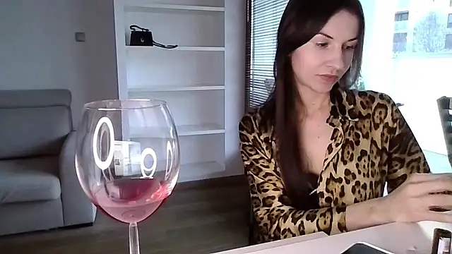 JuliaLovely online show from 28, 3, 2026