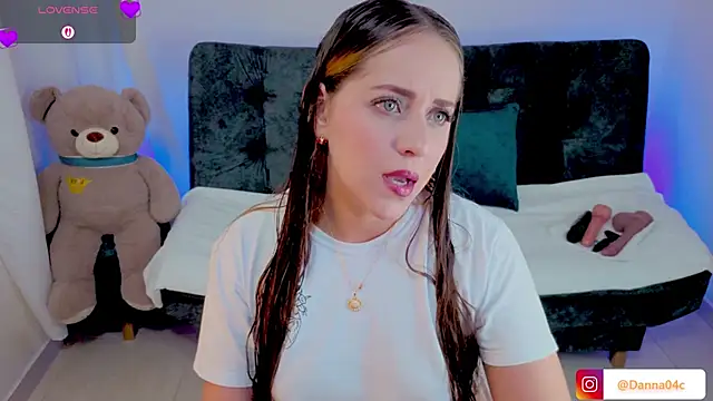 DannaCouper  online show from 27, 3, 2026