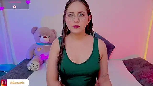 Snapshot of DannaCouper_ chatting on 9, 5, 2026 DannaCouper online show from 9, 5, 2026