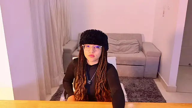 Snapshot of AntonellaBons chatting on 6, 5, 2026 AntonellaBons online show from 6, 5, 2026