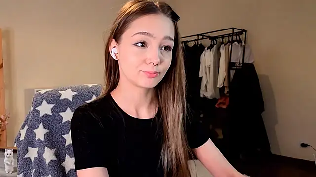 Snapshot of HoneyComfy chatting on 13, 4, 2026 HoneyComfy online show from 13, 4, 2026