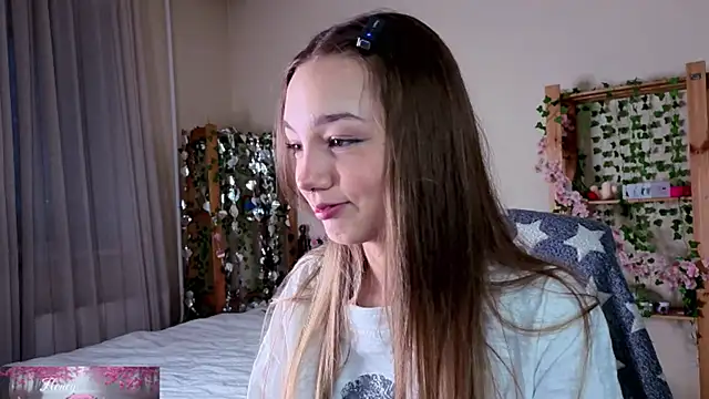 Snapshot of HoneyComfy chatting on 26, 4, 2026 HoneyComfy online show from 26, 4, 2026