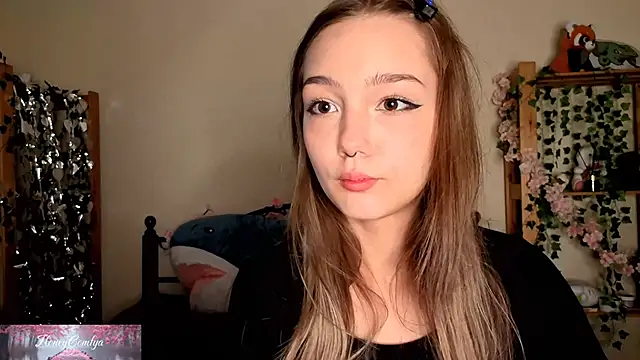 Snapshot of HoneyComfy chatting on 11, 5, 2026 HoneyComfy online show from 11, 5, 2026