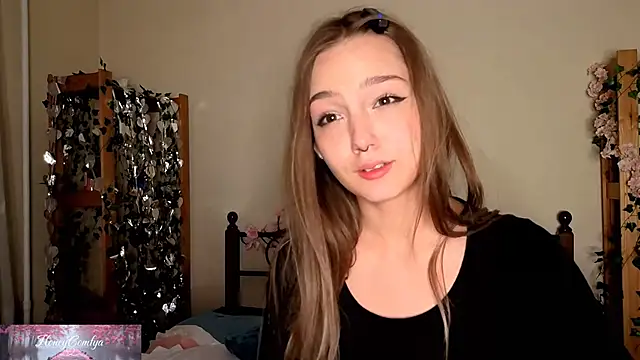 Snapshot of HoneyComfy chatting on 11, 5, 2026 HoneyComfy online show from 11, 5, 2026